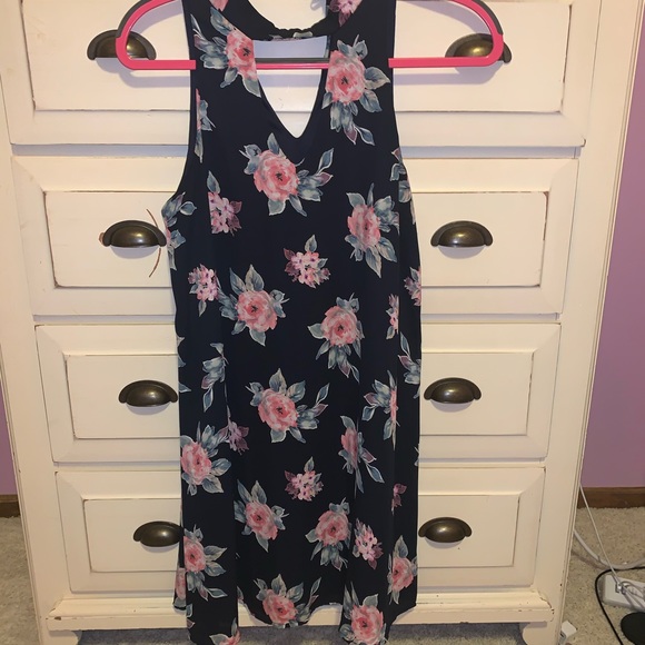 Casual floral boutique dress - Picture 2 of 3